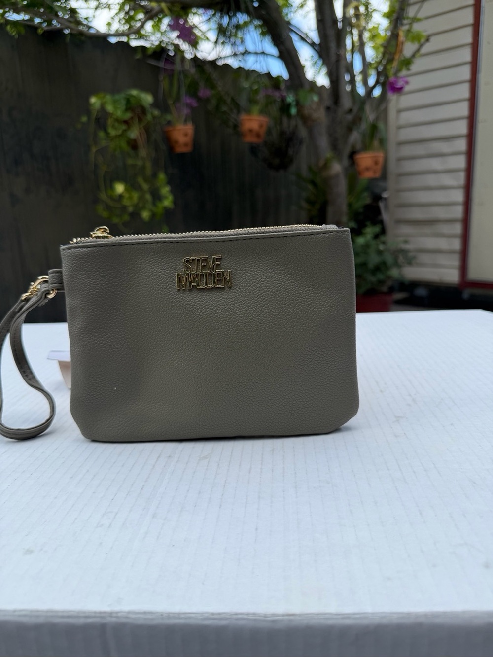 Steve Madden Gray Faux Leather Wristlet Clutch Pouch Gold Tone Zip 10”x6”